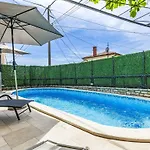 بيت للعطل Lancin By Interhome Divšići