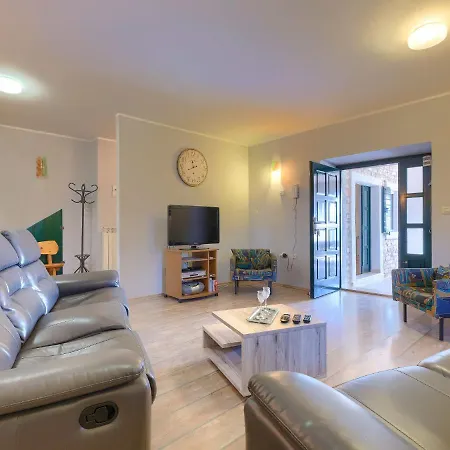 Lancin - Rca453 By Interhome Divsici