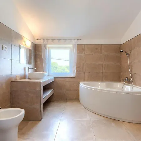 Lancin - Rca453 By Interhome
