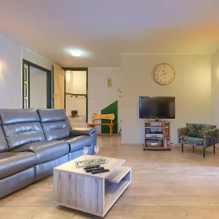 Lancin By Interhome Divšići