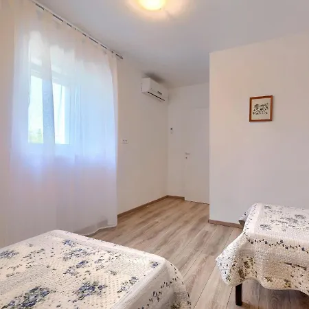 Lancin - Rca453 By Interhome