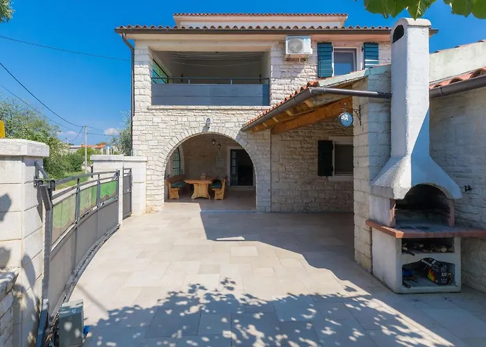 Nyaraló Lancin By Interhome Divšići