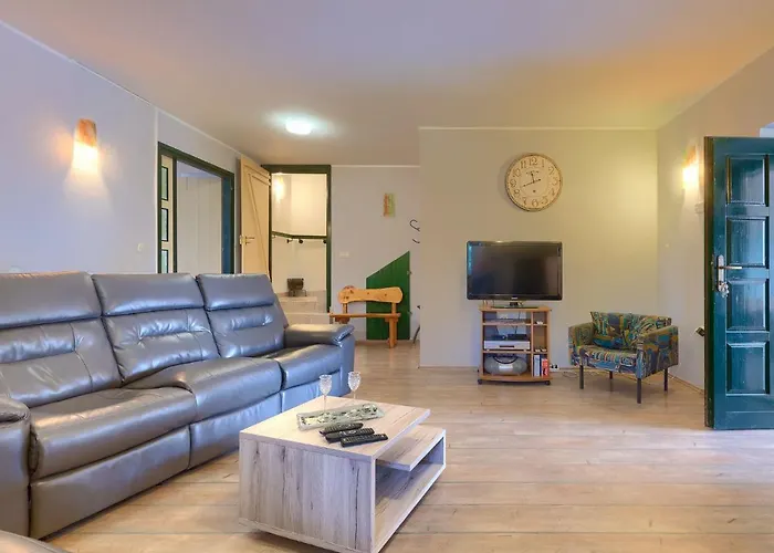 Lancin By Interhome Divšići
