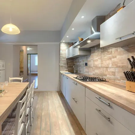 Lancin By Interhome Divsici